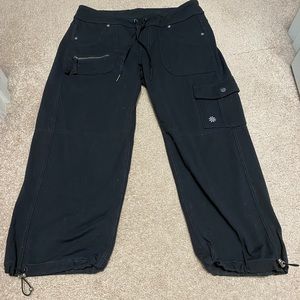 Athleta Bettona capri pants, black, size small